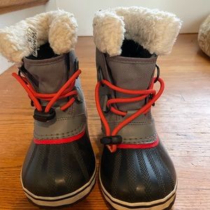 Like new Sorel Youth Yoot Pac children’s snow boots size 11